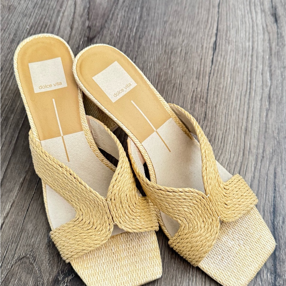 Dolce Vita Women's Cream and Tan Woven Mules - Picture 2 of 4